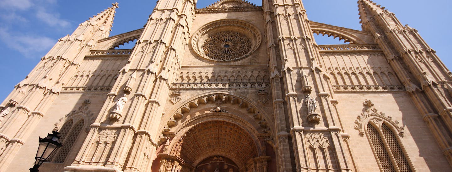Kulturferie til Mallorca, her Katedralen i Palma de Mallorca