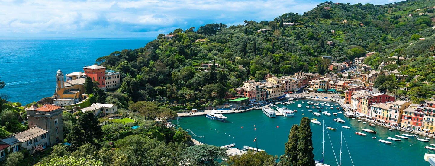 Italia, Portofino, Liguria, her sees den hyggelige havnen