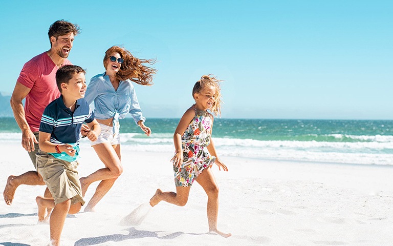 Packa ner badkläderna och solhatten