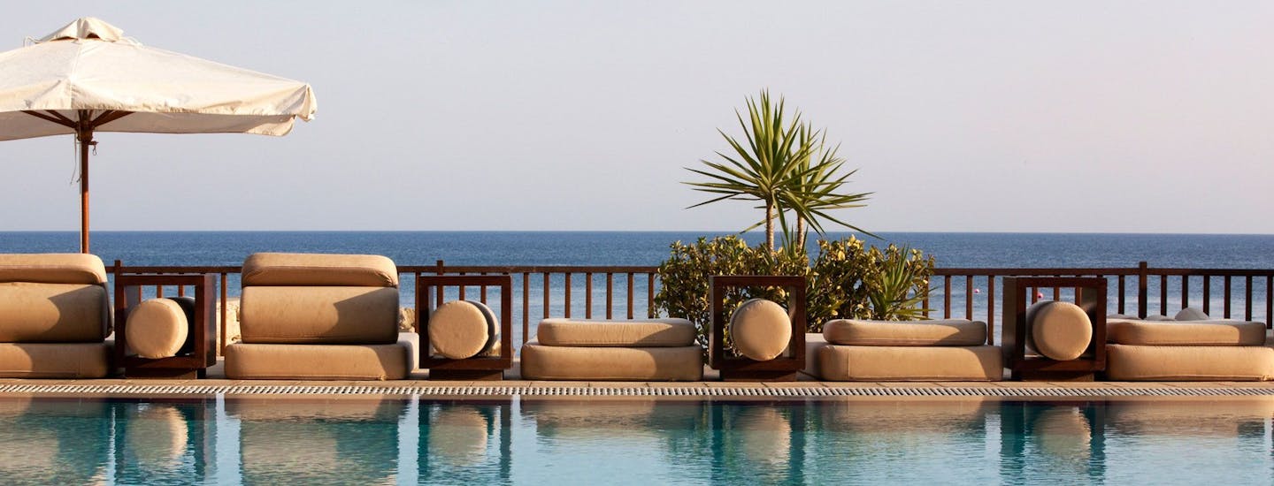 Luksusrejser til Cypern. Tag på luksusferie på Cypern med Escapeaway og bo på udvalgte luksushoteller.