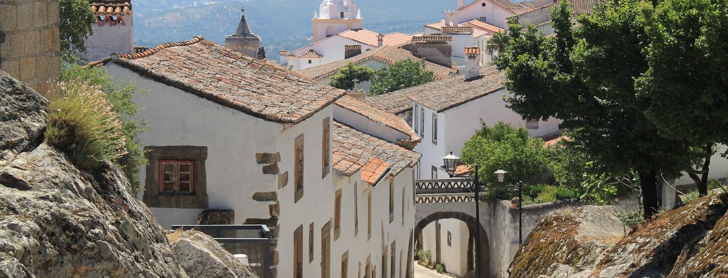 Bestil en billig rejse til Redondo i Alentejo, Portugal. Escapeaway giver dig adgang til pakkerejser med fly og hotel.