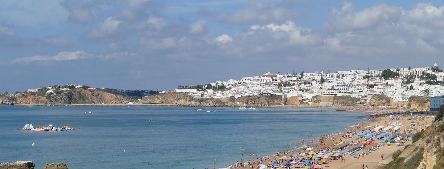 Restpladser og afbudsrejser til Albufeira i Algarve