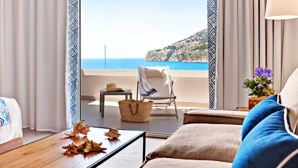 Bahia Camp de Mar Suites